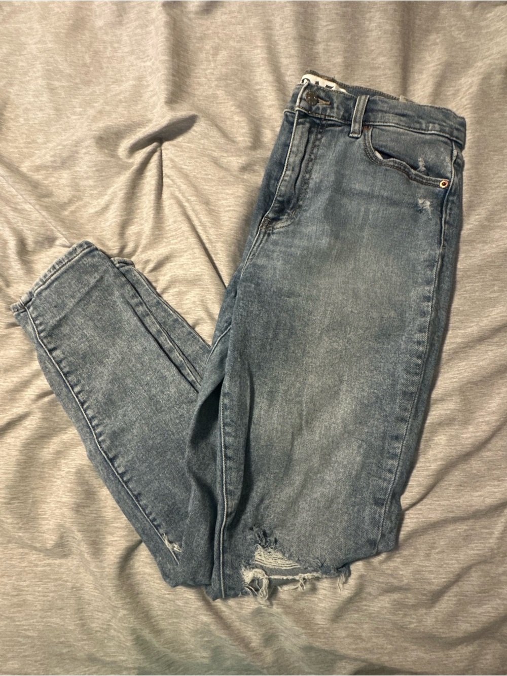 DAZE Women’s skinny High-Rise Distressed Blue Jeans